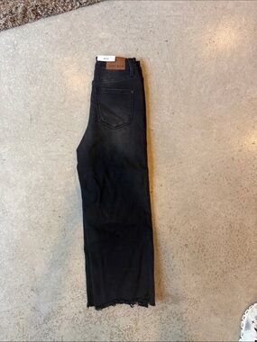 Judy Blue Black Cropped Straight Jeans with Raw Hem